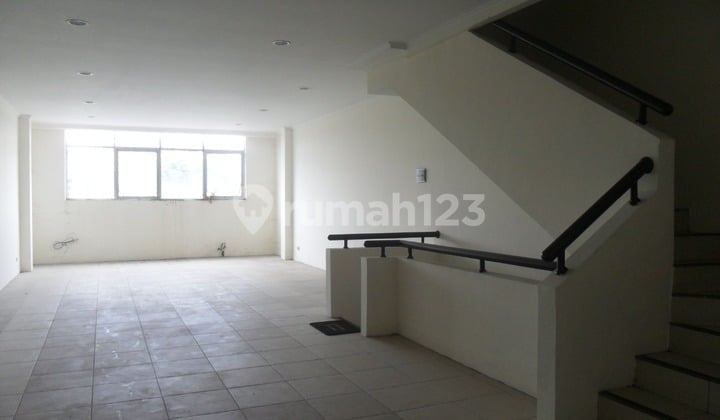 Ruko 3 Lantai Lokasi Strategis di Batununggal