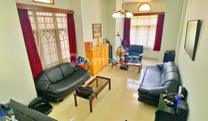 Rumah Modern Nyaman Semi Furnished Lokasi di Gegerkalong