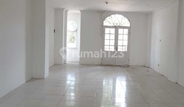 Strategic Location Shophouse on Cihampelas Main Road