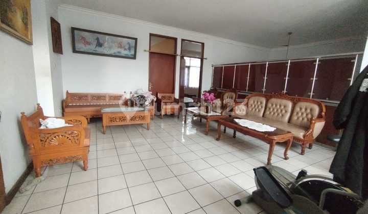 Modern Minimalist House at Turangga Sayap Buah Batu
