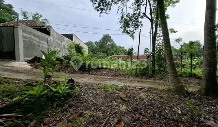 Wide Residential Land 405 Square Meters Near Kasongan Tourism Area Bantul.