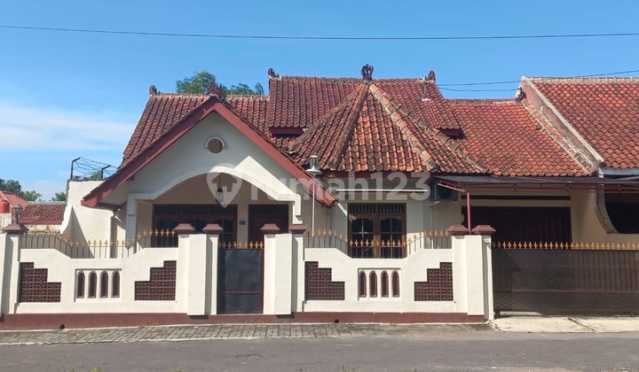 Rumah Tinggal Luas Tanah 200an Lokasi Dekat Kampus Ukrim