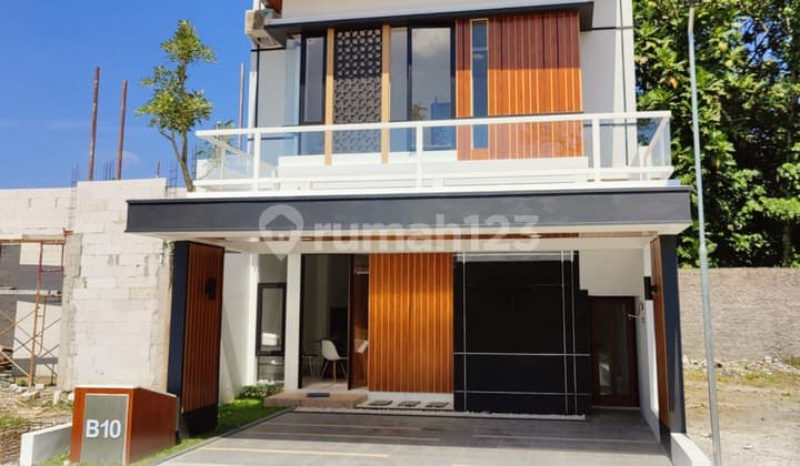 Perumahan Mewah dengan "Sky Balcony" pertama di Jogja. Lokasi Strategis Dekat Pakuwon Mall Dan UPN