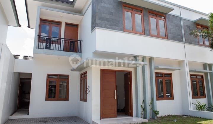 Rumah Mewah Full Furnish Dalam Cluster Di Utara Mirota Godean, Tegalrejo, Yogyakarta