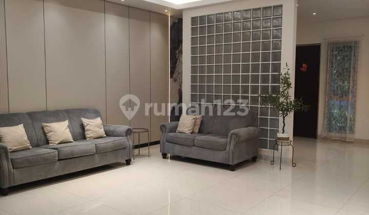 Nice Luxury House Golf Island Cluster Violin