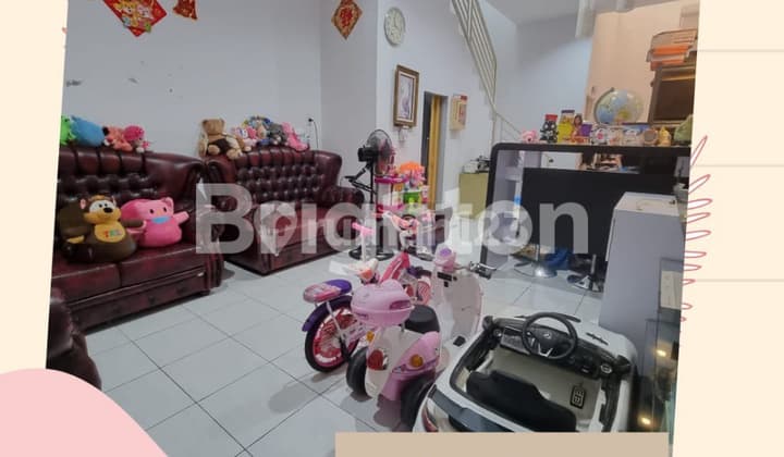 VILLA HOOK 2 TINGKAT DI KOMPLEK VICTORIA TITI KUNING