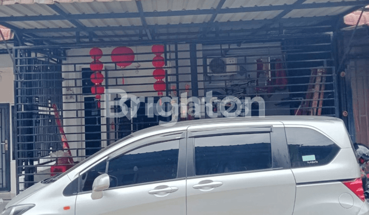 Rumah Strategis Komplek Borderland