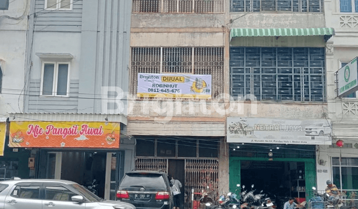 Strategic Shop House on Wahidin Street