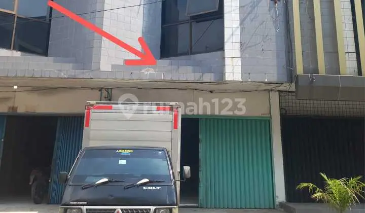 Ready-to-Use Shop House in Tata Plaza Millennium Complex