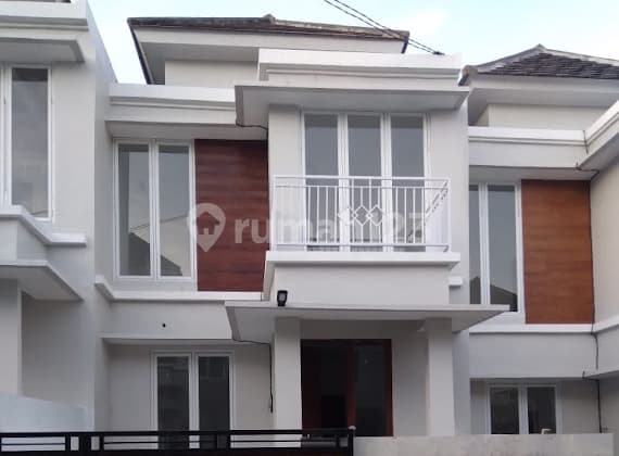 Rumah Modern 2 Lantai Di Munggu Dekat Pererenan Badung