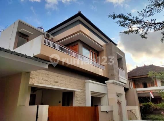 Rumah 2 Lantai Minimalis Modern Di Kesiman Kertalangu