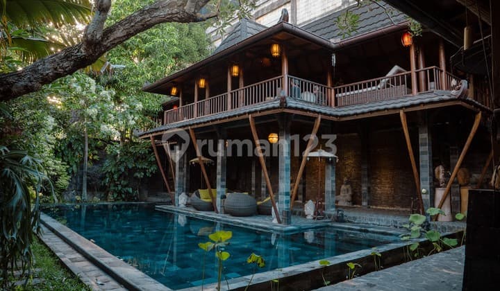 Villa Mewah Dekat Universitas Area Sonosewu Bantul