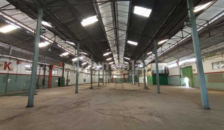 For rent, ready-to-use warehouse in Banyumanik, Semarang 10560.