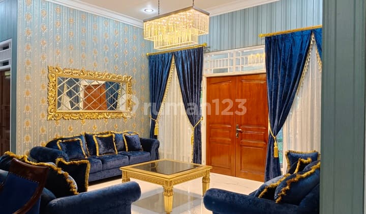 Dijual rumah mewah modern klasik hook 2 lantai Banyumanik 7646