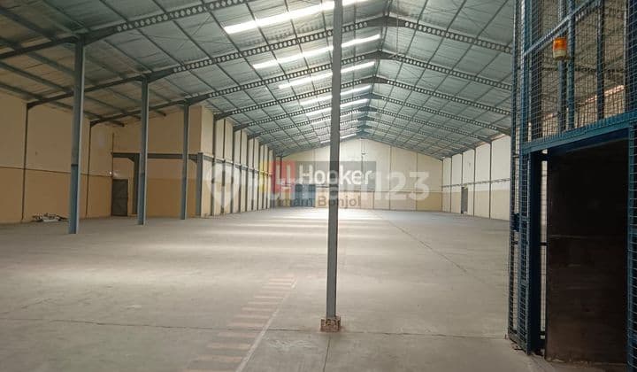 For rent ready-to-use warehouse Terboyo Semarang 8364