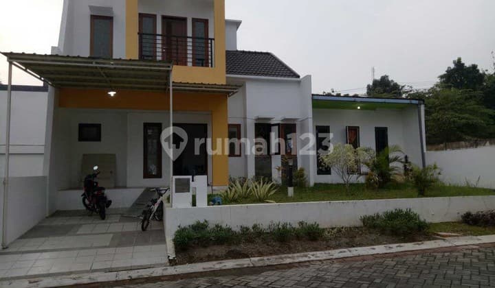 Dijual rumah cantik 2 lantai ada kolam renang di Ngaliyan 11046