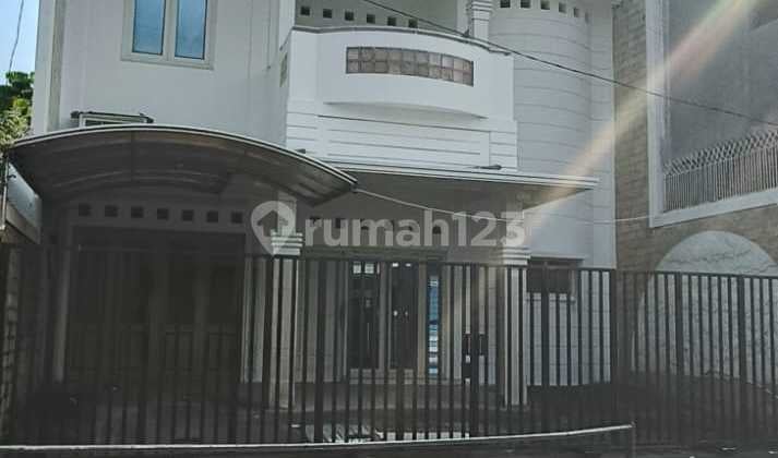 Disewakan rumah siap pakai 2 lantai tengah kota semarang 10508