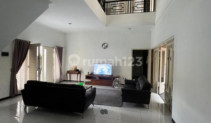 Dijual rumah cantik 2 lantai dekat undip tembalang Semarang 10242