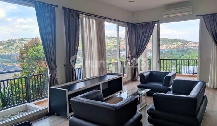 Disewakan Rumah Cantik 2 Lantai Candi Golf Semarang 2167