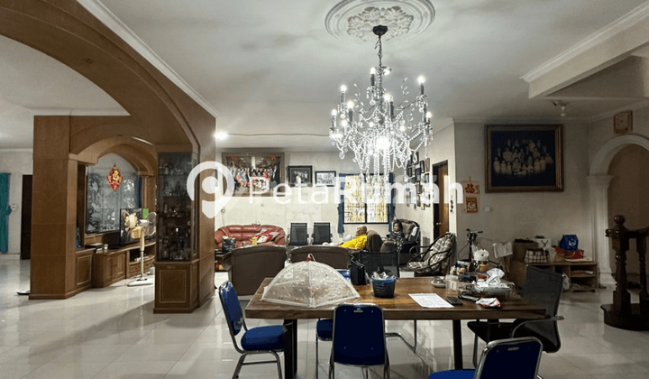 DIJUAL VILLA KOMPLEK CEMARA ASRI