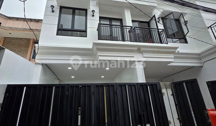 Rumah Duri Kepa Jakarta Barat American Classic 3 Lantai Termurah di Kelas Nya Row Jalan 3 Mobil
