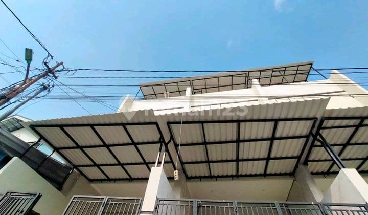 Rumah Latumenten Strategis Dekat Pusat Bisnis Dekat Mall Dekat Stasiun