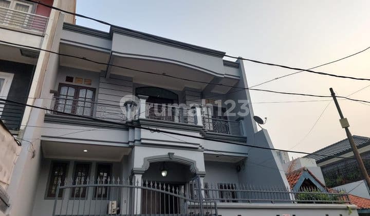 Tanjung Duren 2-Storey House, Good SHM, 2-Car Road, Spacious