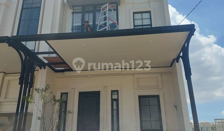 Rumah Melrose grand duta garden di Jalan husein sastra negara 3 Lantai SHM Baru Selatan jalan 2 mobil