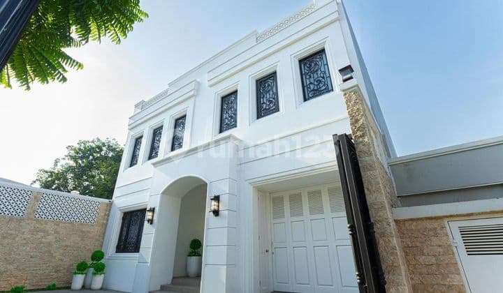 Kemanggisan Ilir 2.5-Story House with East-South SHM New