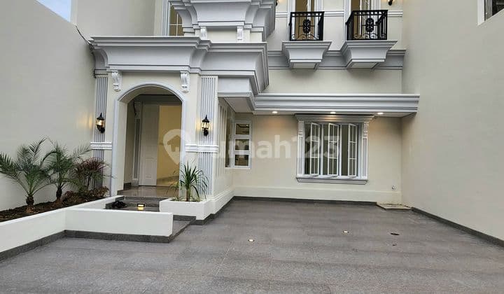 Rumah Joglo di Jalan regensi kebon jeruk 2 Lantai SHM Baru Selatan jalan 2 mobil