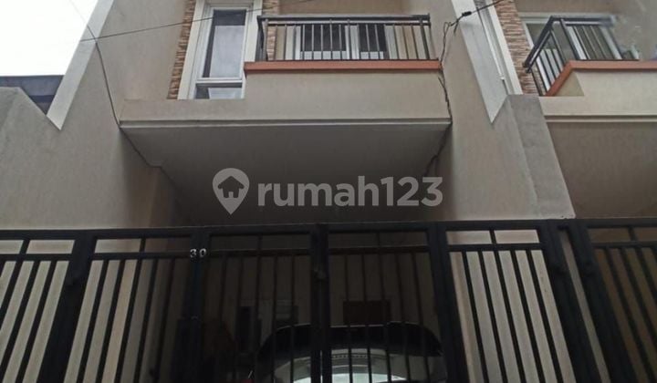 Tanjung Duren 3-Story House New SHM