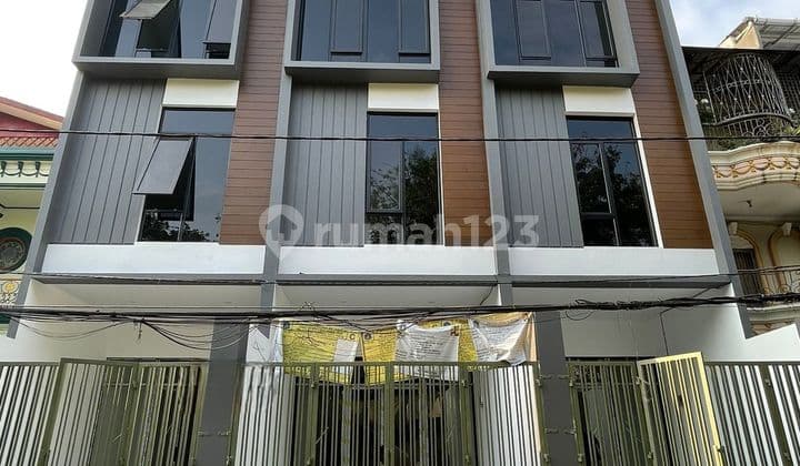 Ruko Jelambar 4.5 Lantai di Kavling Polri Cocok Untuk Usaha