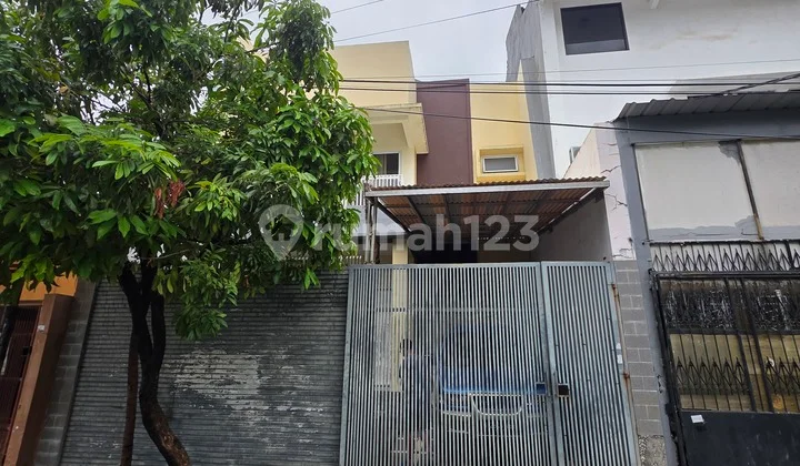 Rumah Murah Duri Kepa Uk.7.5x19 2.5 Lantai Row Jalan 3 Mobil