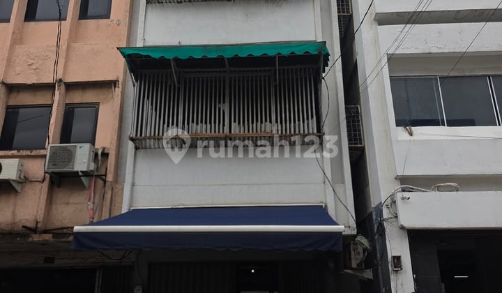 Ruko Komersil Kota Tua Dekat ke Mangga Dua Lokasi Strategis 4 Lantai Row Jalan 3 Mobil