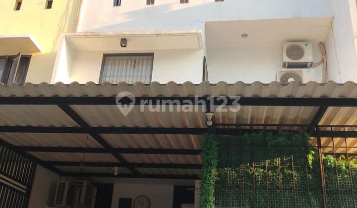 Green Ville 3-Story House SHM North Street 2 Cars