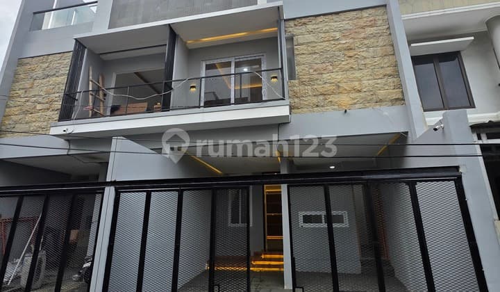 Rumah Duri Kepa 3 Lantai Mininalis Semi Furnish