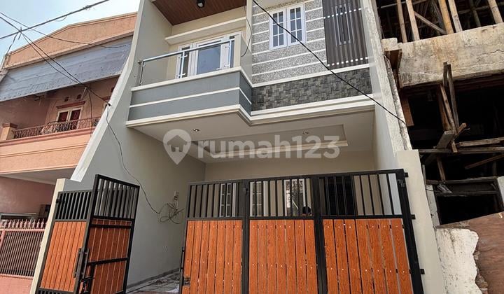 Rumah Baru 4 Lantai di Tomang Mandala - Lokasi Strategis Dekat Mall & Kampus Ternama