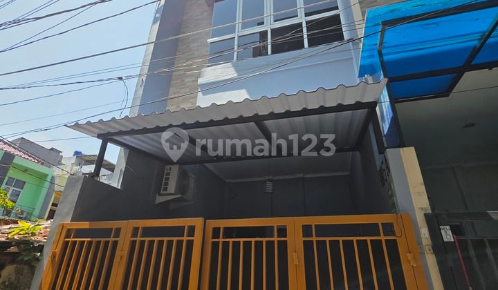 Rumah 3 Lantai Siap Huni Full Furnished di Tanjung Duren, Dekat Central Park