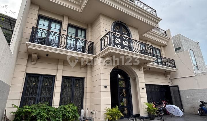 Rumah Sultan Cempaka Putih 3.5 Lantai