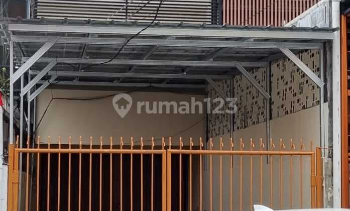 Ruko Komersil Pejagalan 3.5 Lantai Pusat Bisnis Area Komersil Row Jalan 3 Mobil