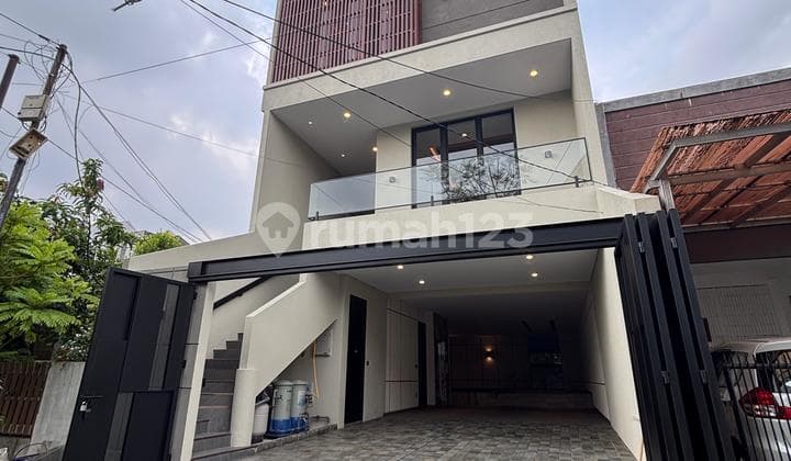 Rumah Mewah Puri Indah Jakbar - Private Lift & Heated Pool, Siap Huni