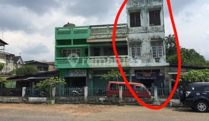 For Sale: 3-Story Shop House in Jambi.