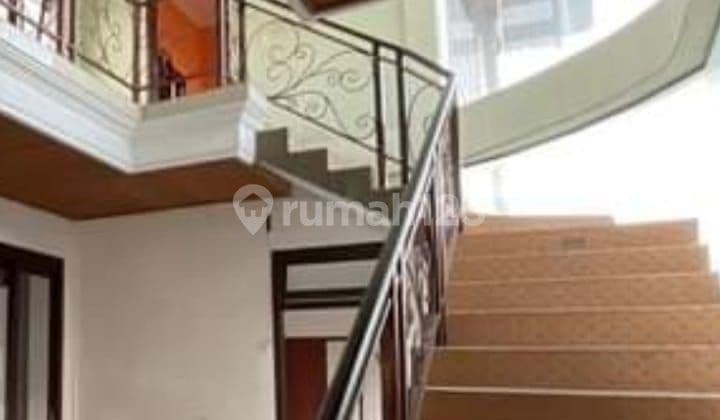 Di jual Rumah semi villa Sading Badung