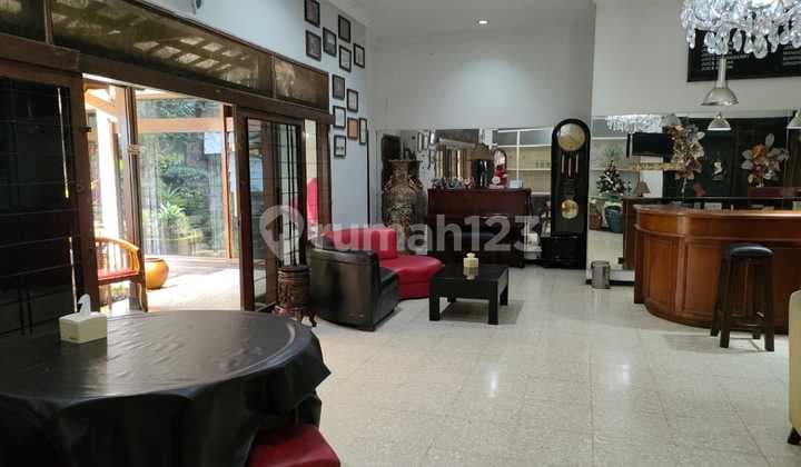 Rumah Bagus Siap Huni Dan Tempat Usaha Pinggir Jalan Dan Strategis Di Jalan Lodaya. Bandung. Jawa Barat