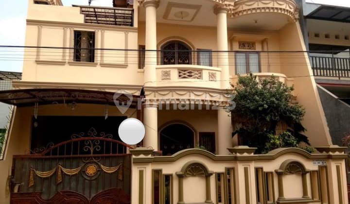 Rumah Mewah 2 LT Semi-Furnished, Strategis, Jatiasih Bekasi - SHM