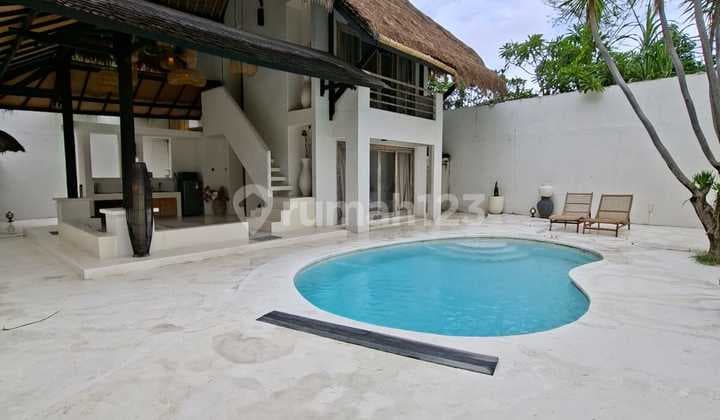 Villa 2 Kamar Tidur Lantai Dua di Kerobokan Kelod Jalan Gunung Athena