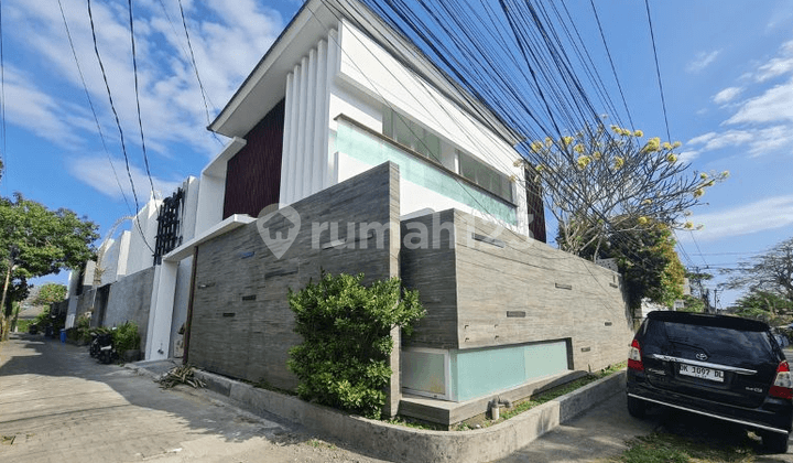 Villa Modern Tropis Umalas Kerobokan Badung