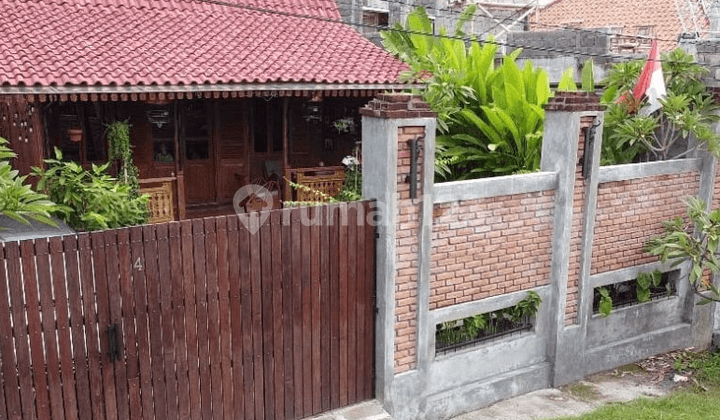 Bonus Land with Limasan Building in Renon Denpasar