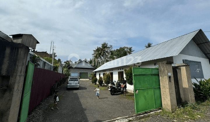 Large Warehouse with Tronton Access in Mengwi