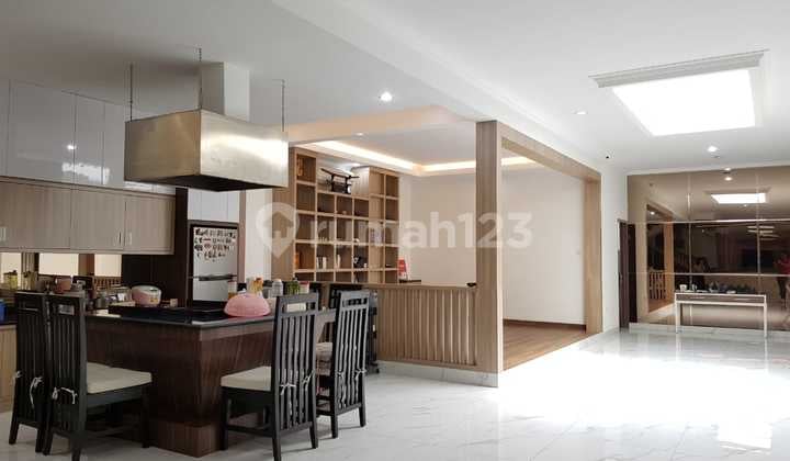 Sell House suitable for Business on Kopo Mainroad Fully Furnished